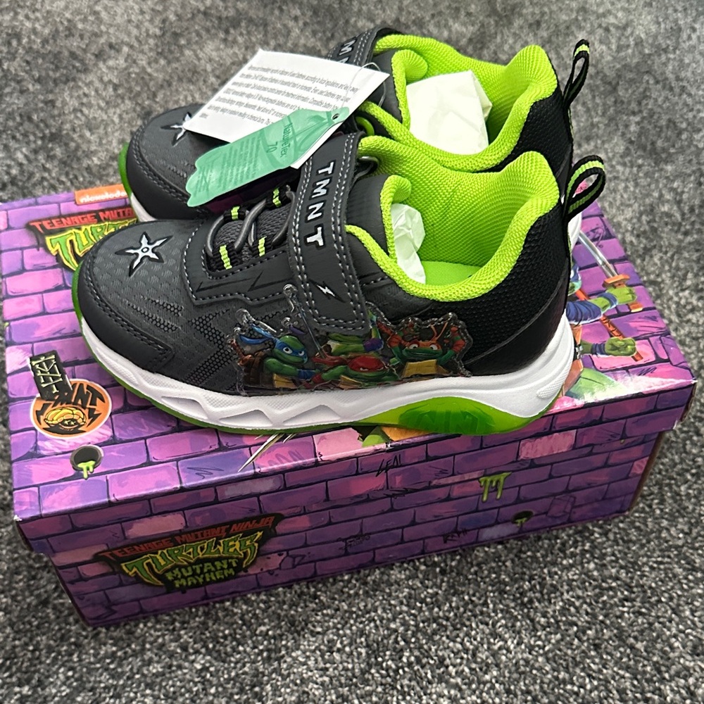 TMNT Kids Sneakers - Black and Green